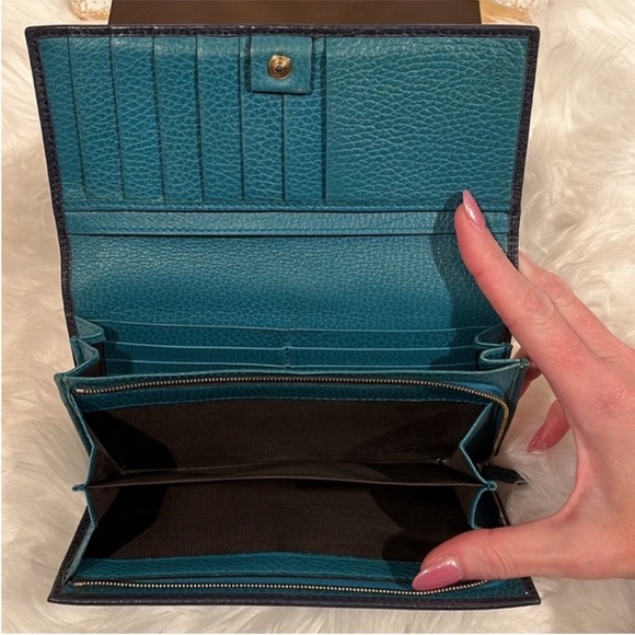 Bi-Color Gucci Long Wallet - Picture 7 of 7